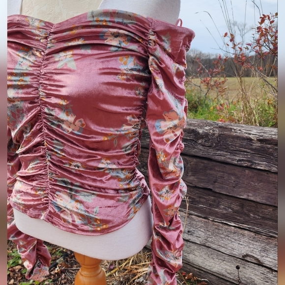 Free People Velour Velvet Long Sleeve Crop Off The Shoulder Rushing Fall Top - Picture 3 of 15